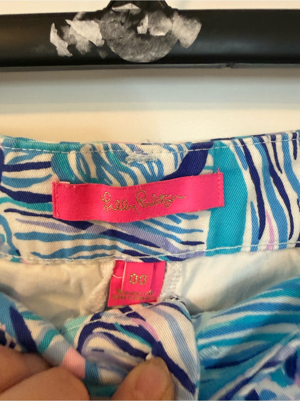 Lilly Pulitzer Tropical Print Women's Cotton Shorts - Blue & Pink size 00 - Picture 3 of 3